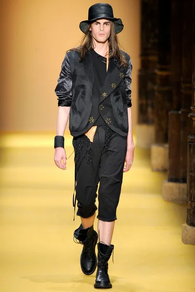 Look 7